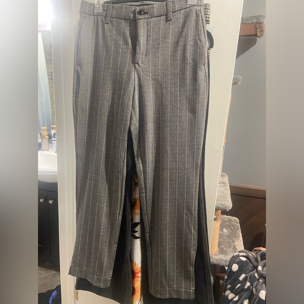 New, Gray houndstooth dress pants, size 10